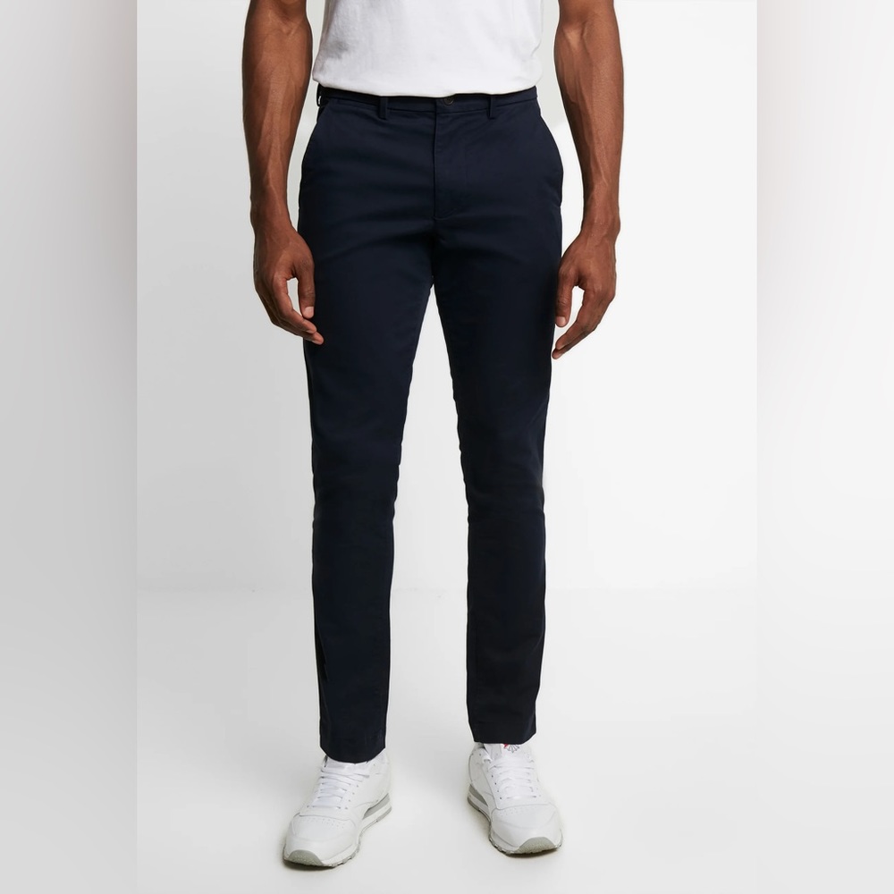 Slim Fit Chino in Navy (33x32) - Gap
